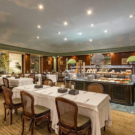 Отель Plaza - Heritage Collection - Avenida